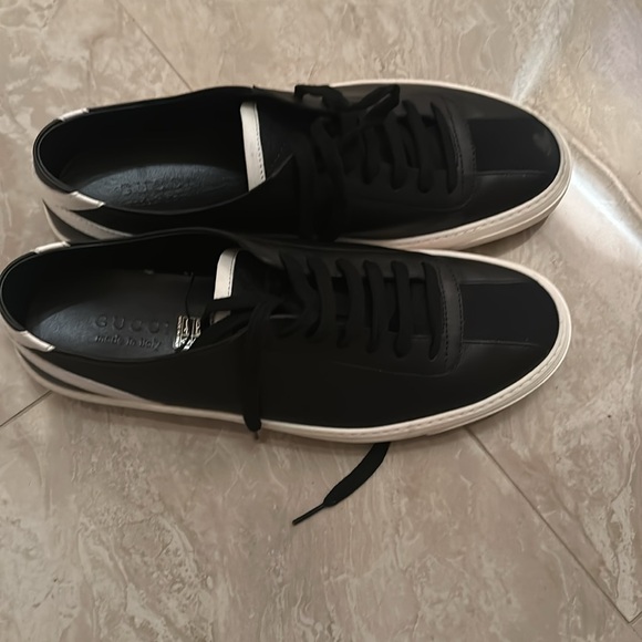 Gucci sneaker in original box hardly worn. Fits like a ten and half - Picture 2 of 4
